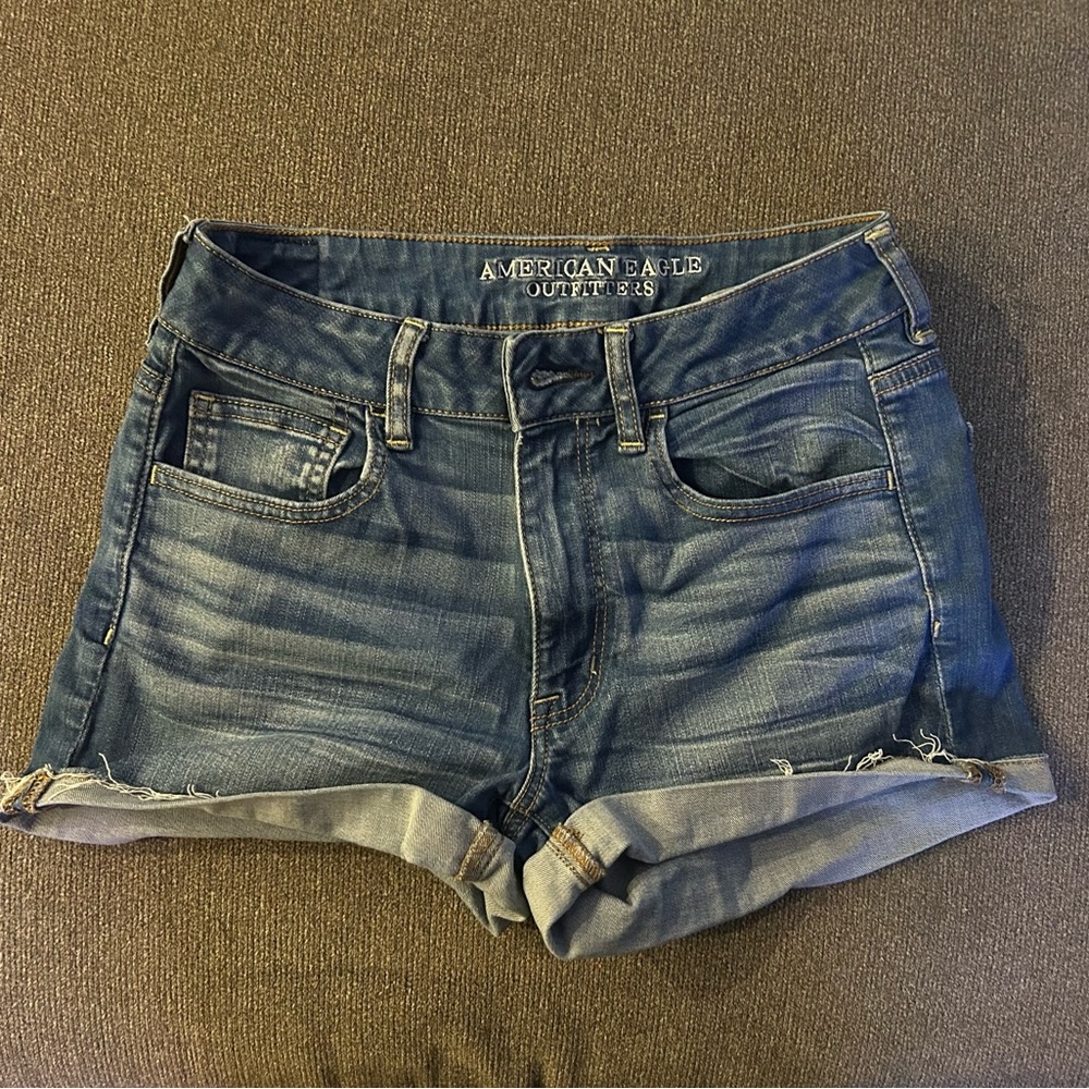 Women’s size 6 shorts American eagles outfitters short jeans.